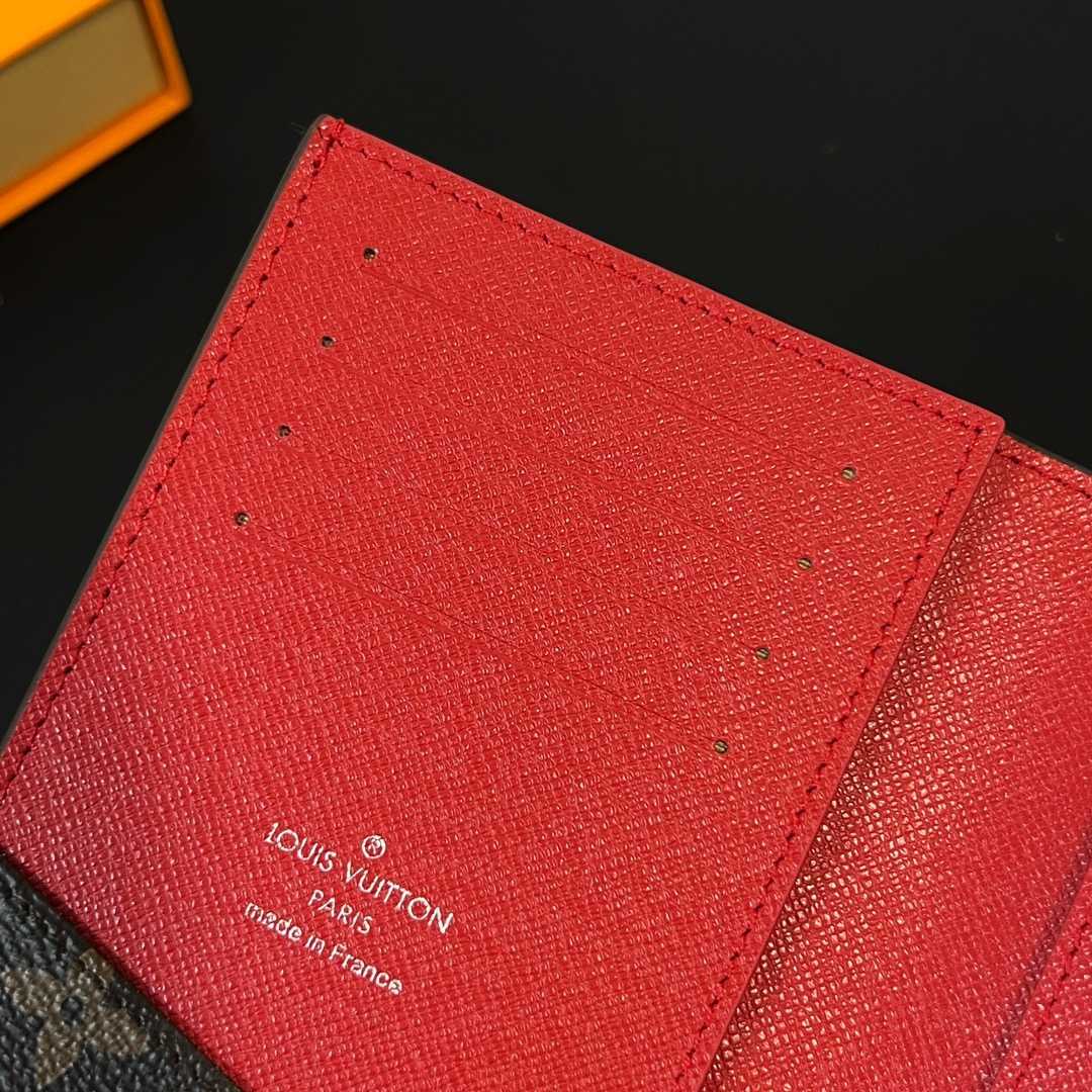 Louis Vuitton Passport Cover   M82862 - DesignerGu