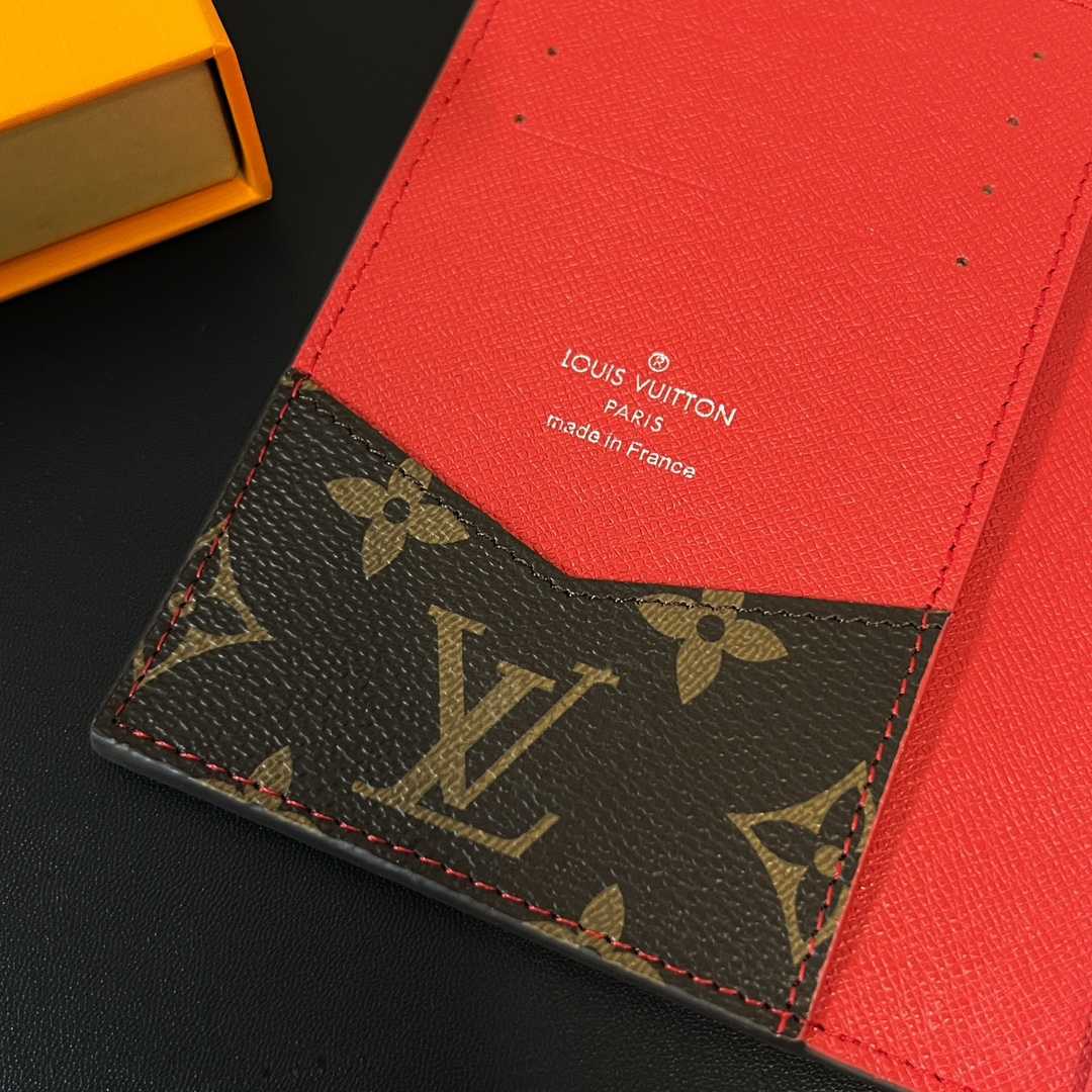 Louis Vuitton Passport Cover   M82862 - DesignerGu