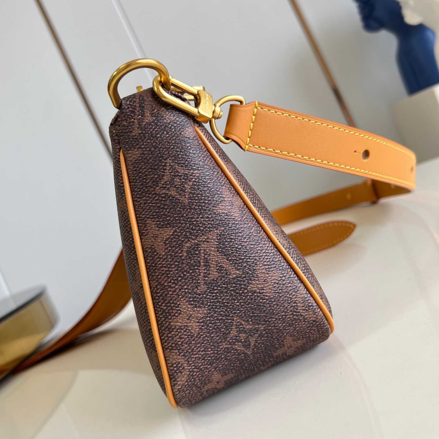 Louis Vuitton Pochette Accessoire XL   M11623 - DesignerGu