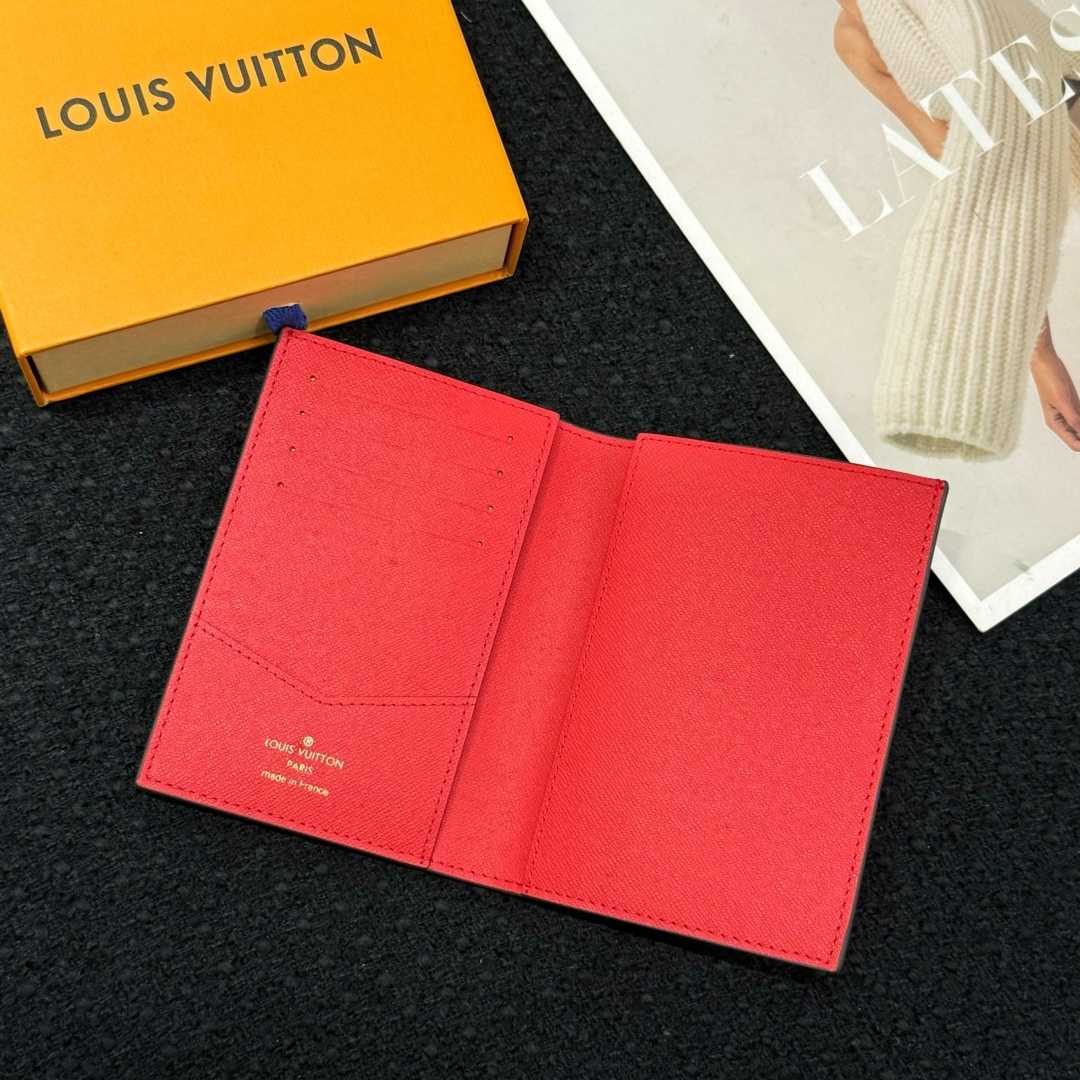 Louis Vuitton Passport Cover   M83519 - DesignerGu