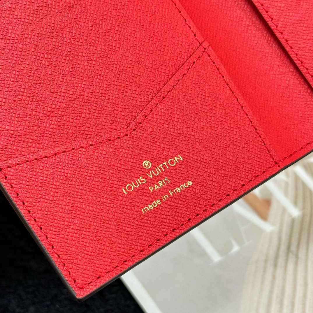 Louis Vuitton Passport Cover   M83519 - DesignerGu