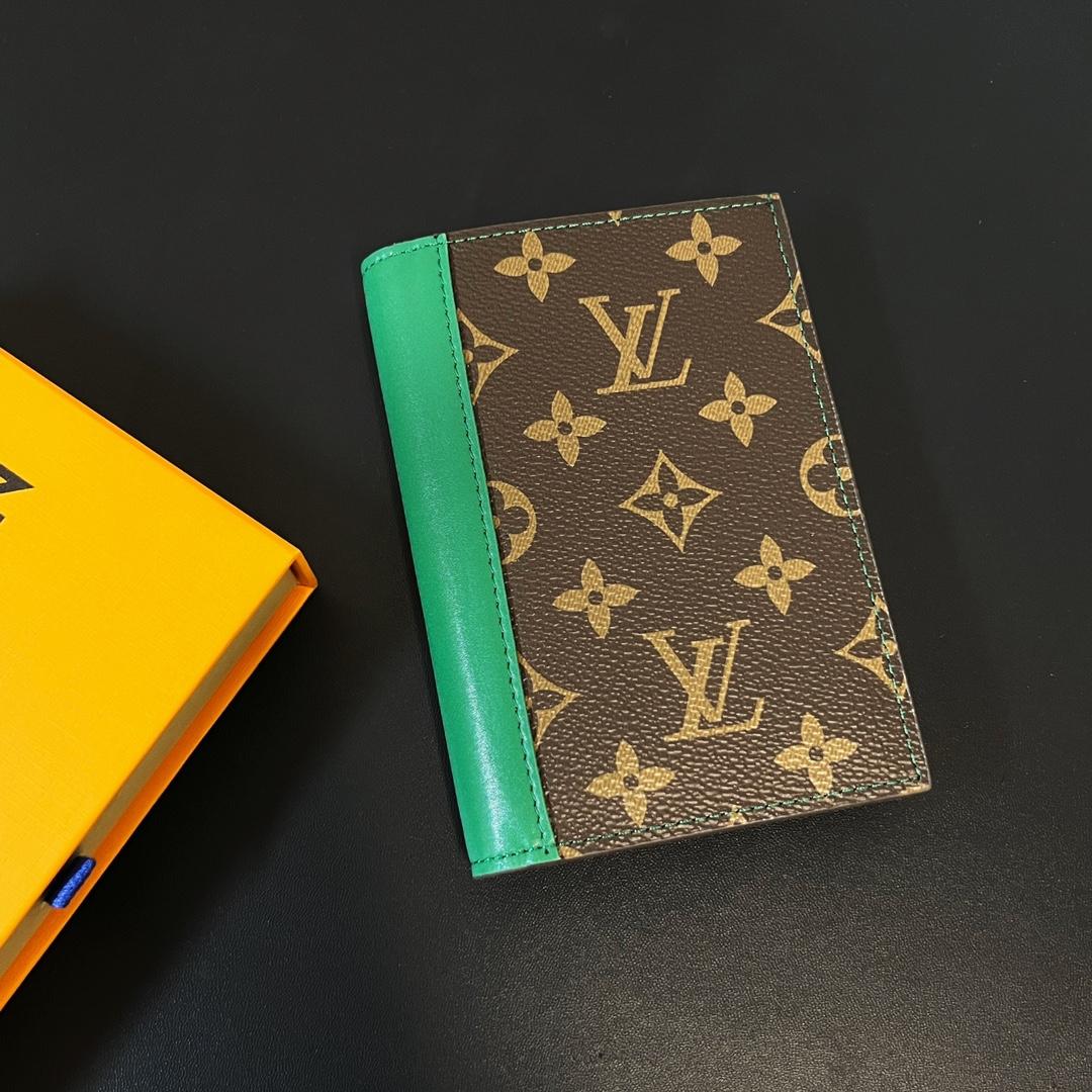 Louis Vuitton Passport Cover   M82867 - DesignerGu