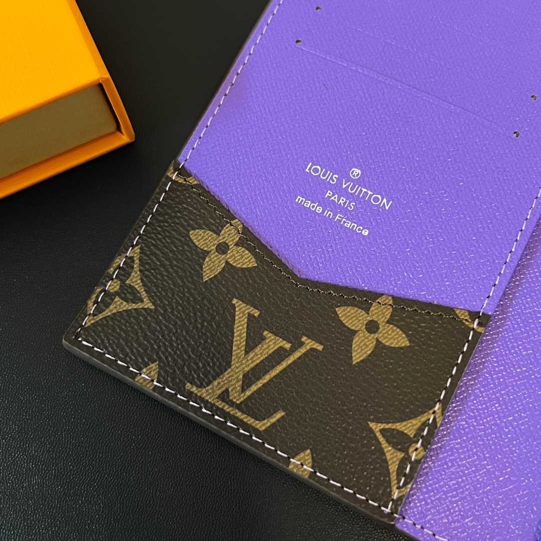 Louis Vuitton Passport Cover   M28268 - DesignerGu