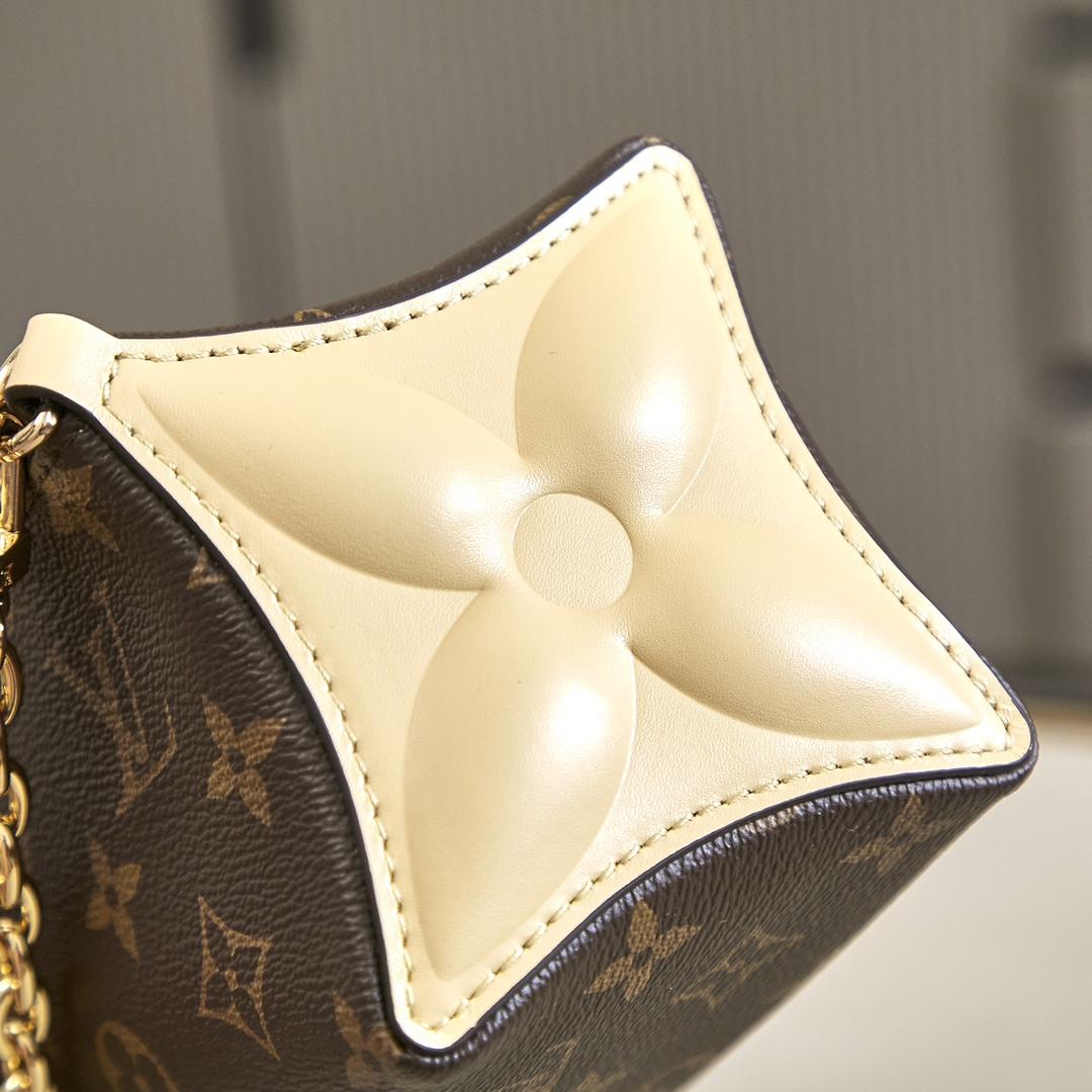 Louis Vuitton Bloom Pouch   M11672 - DesignerGu