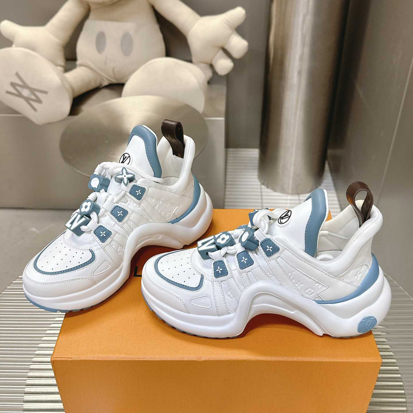 Louis Vuitton LV Archlight Sneaker   1AD28Q - DesignerGu