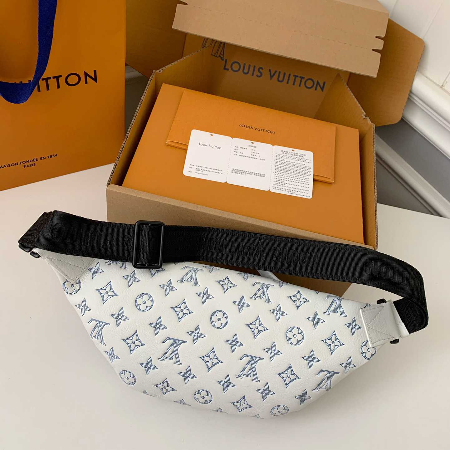 Louis Vuitton Rush Bumbag  M25227 - DesignerGu