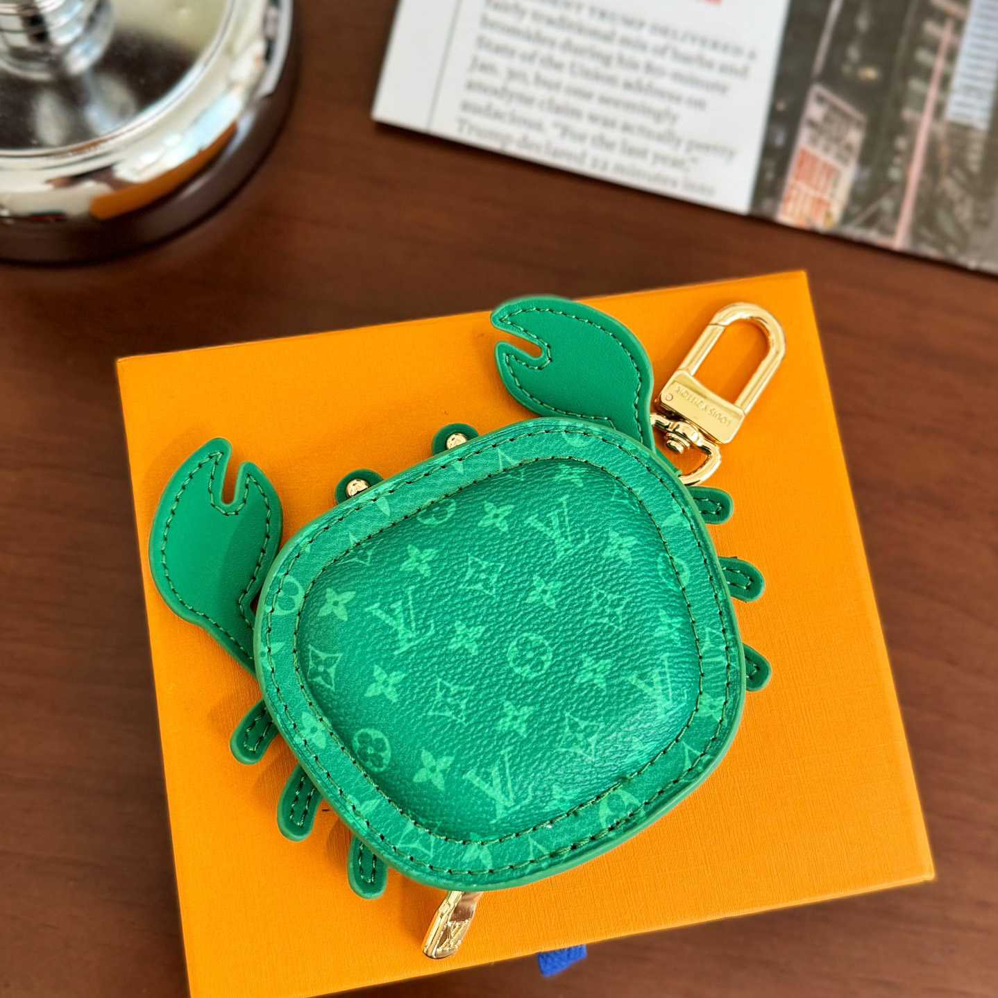 Louis Vuitton LV Crab Bag Charm   M01931 - DesignerGu