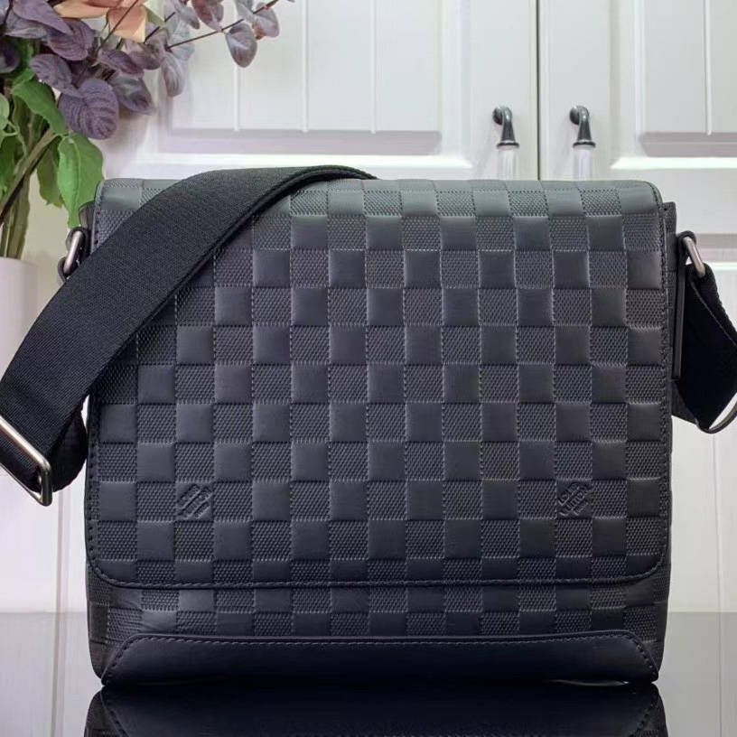 Louis Vuitton  District Damier Infini PM Cosmos (29 x 23 x 6 cm) - DesignerGu