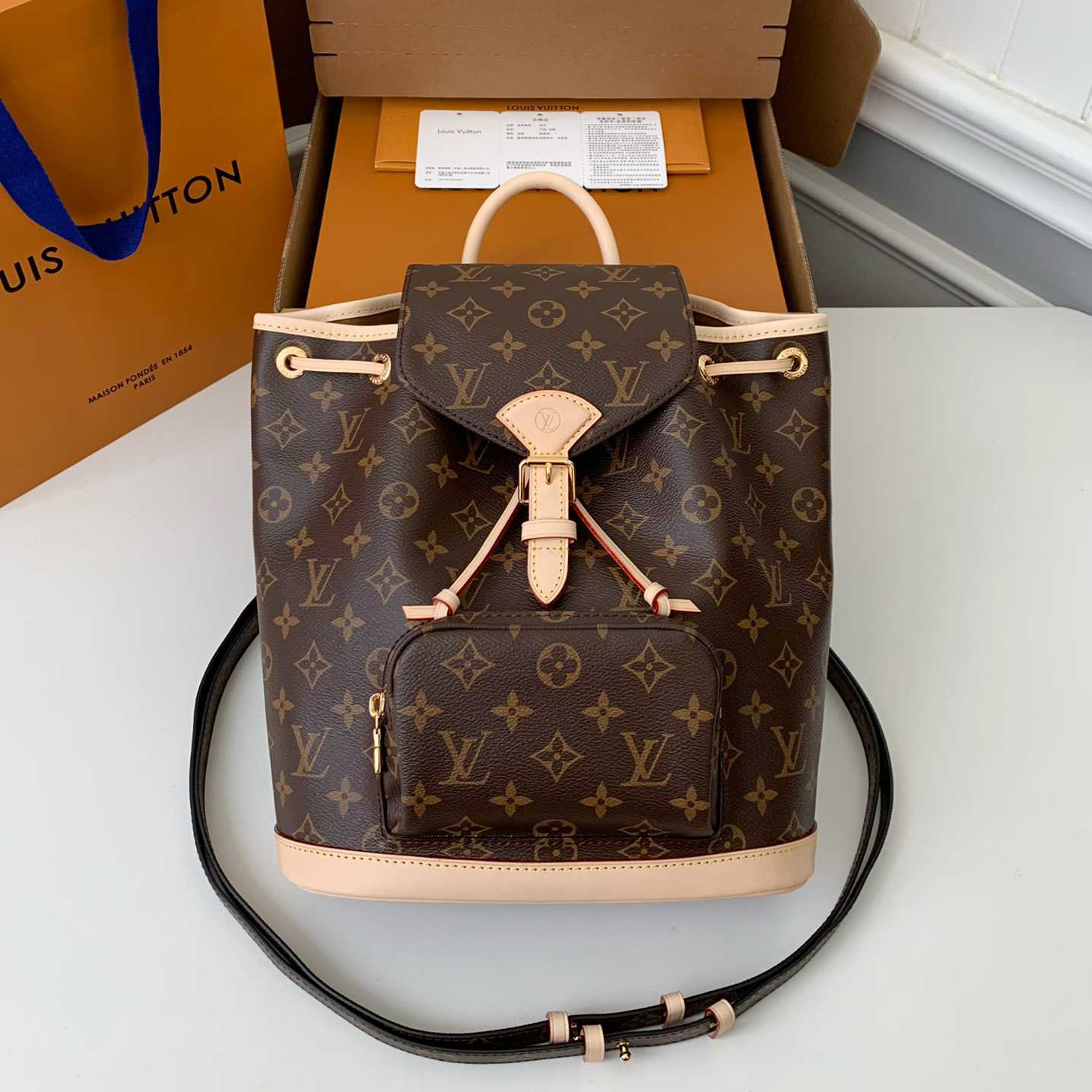 Louis Vuitton Montsouris PM   M11198 - DesignerGu