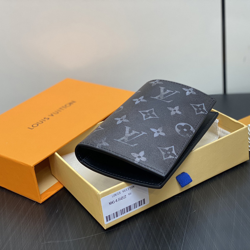 Louis Vuitton Passport Cover   M64501 - DesignerGu