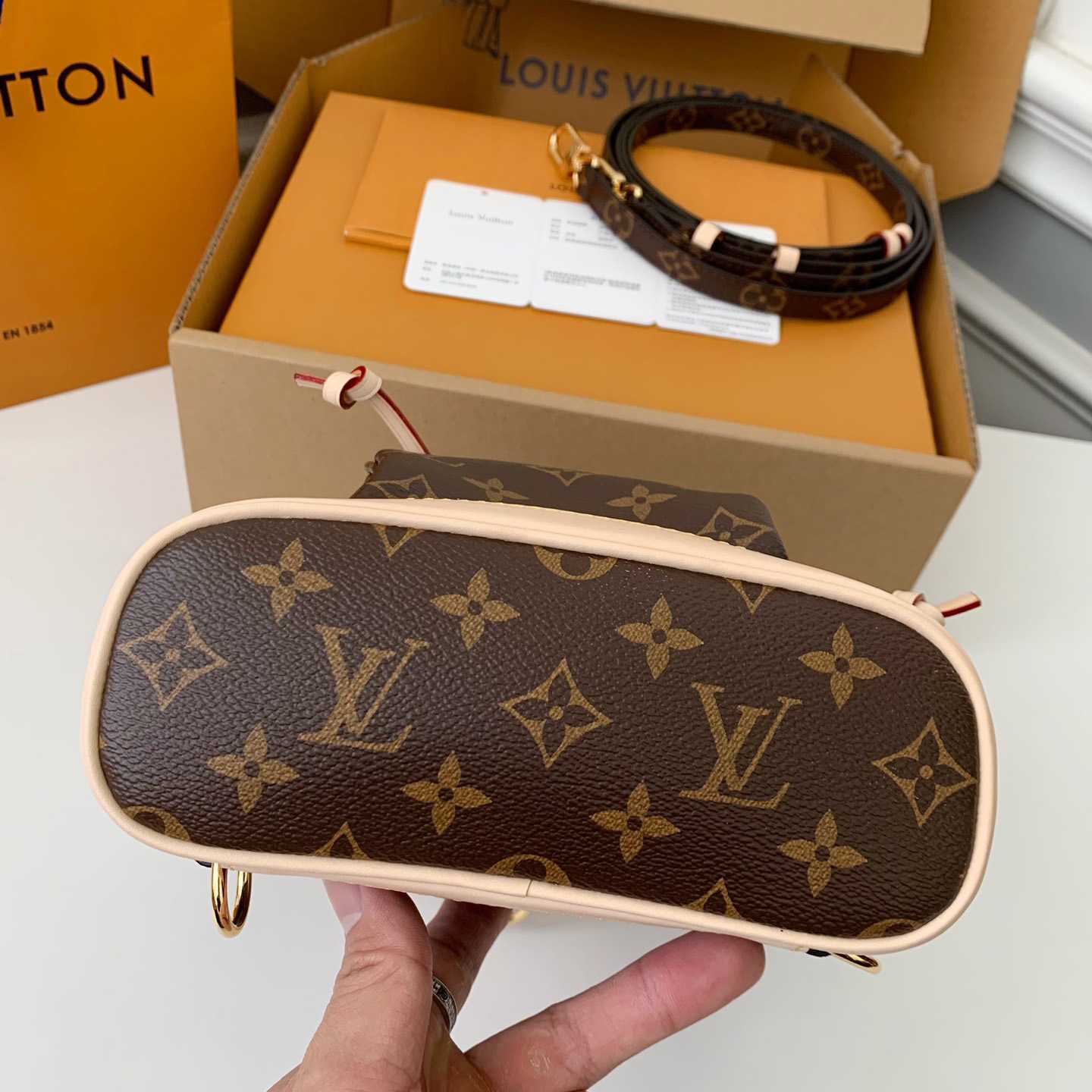 Louis Vuitton Montsouris Mini   M11199 - DesignerGu