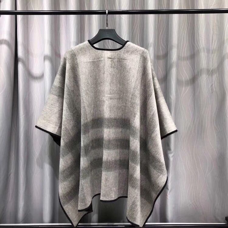 Burberry Charlotte Reversible Wool Felt Cape    140*140cm - DesignerGu