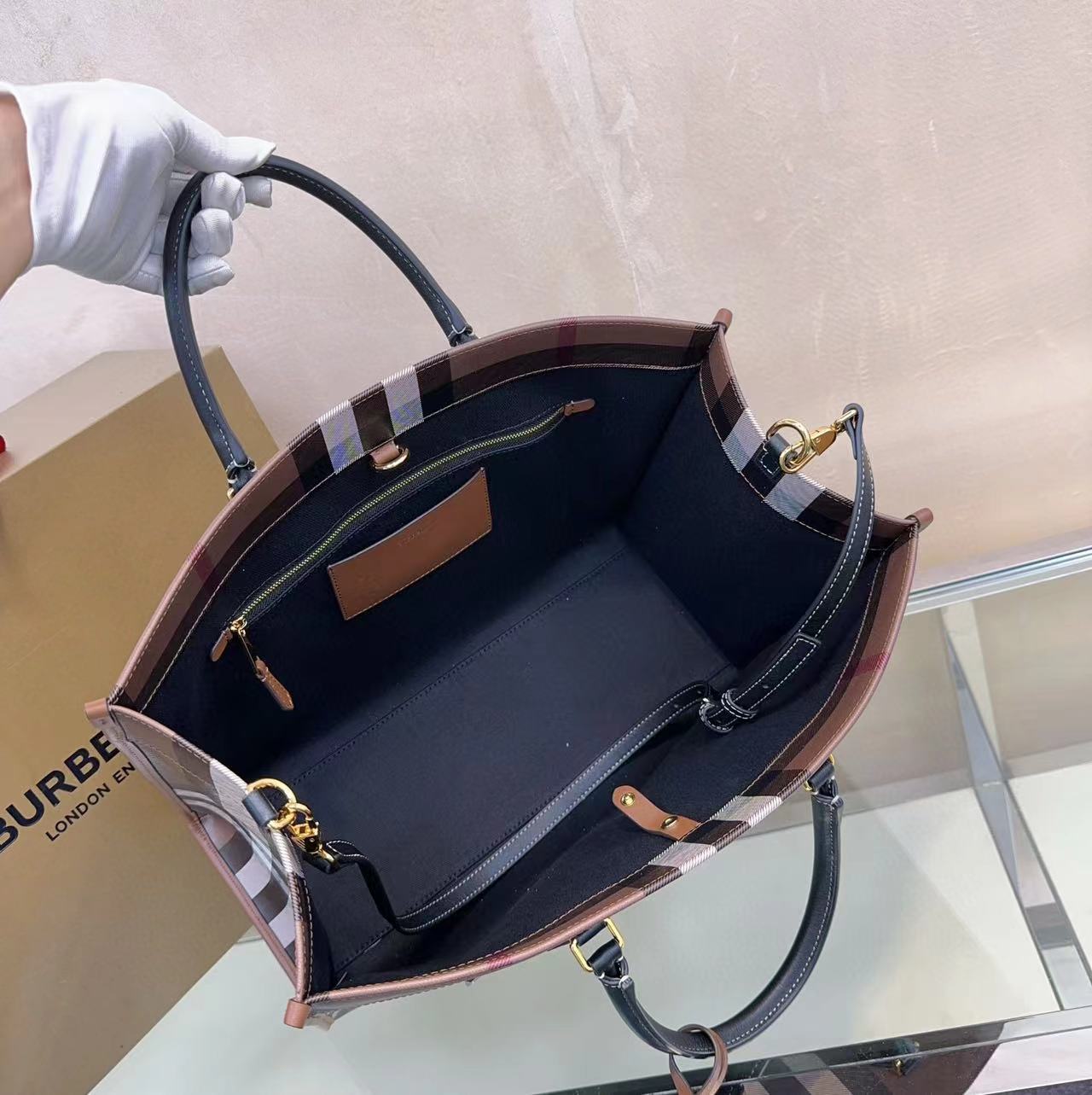 Burberry Medium Freya Tote  - DesignerGu