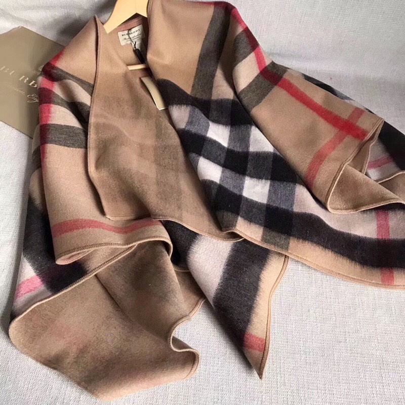 Burberry Charlotte Reversible Wool Felt Cape    140*140cm - DesignerGu