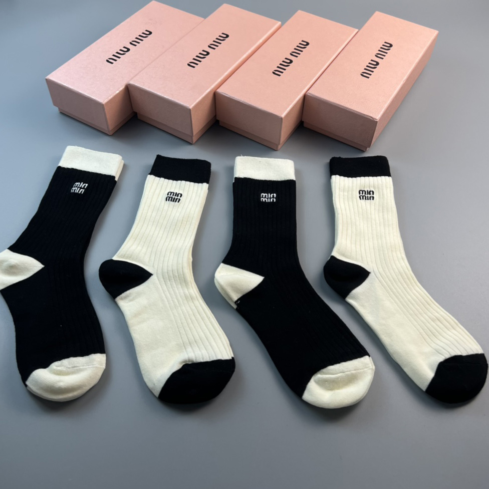 Miu Miu Socks /Box - DesignerGu