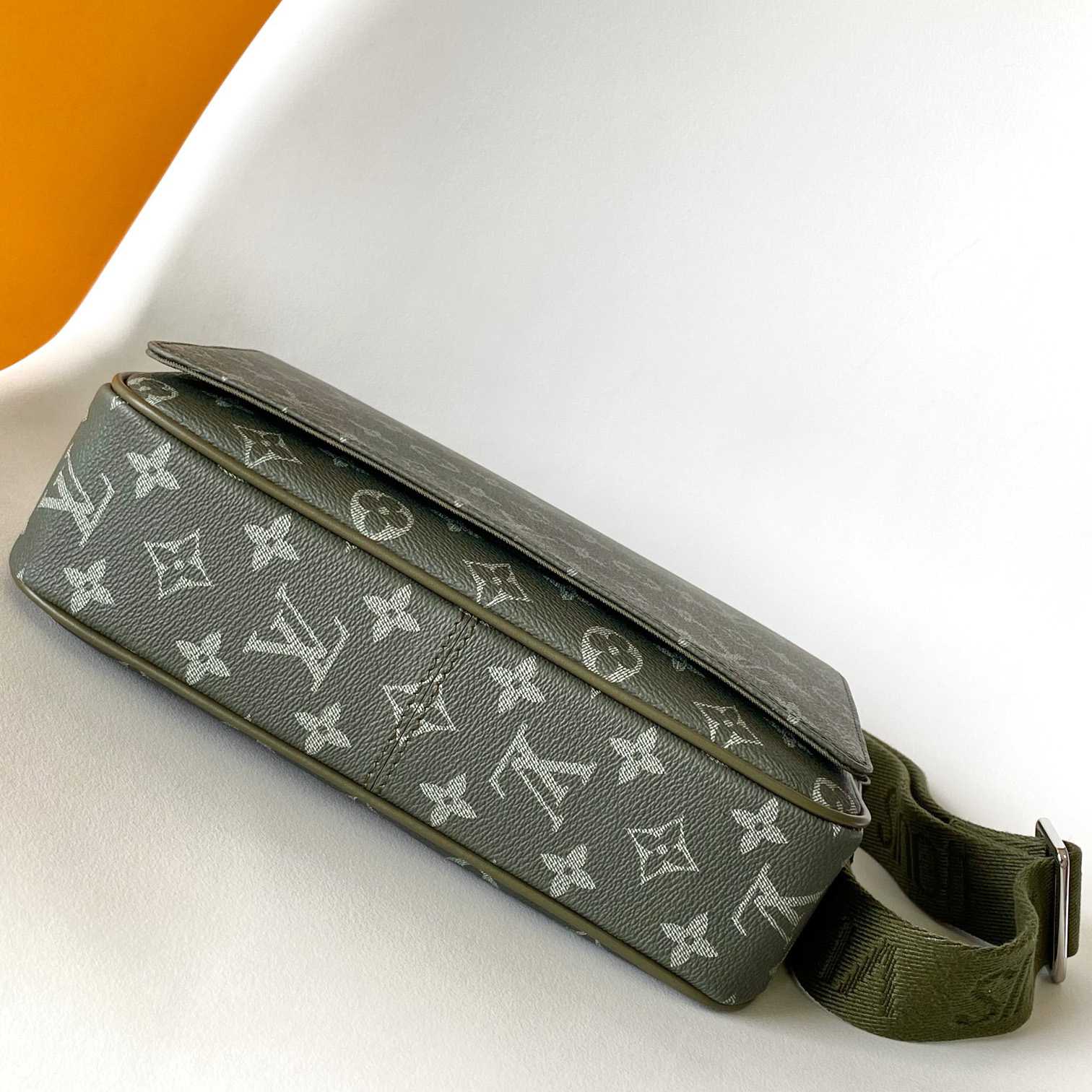 Louis Vuitton District PM   M11593 - DesignerGu