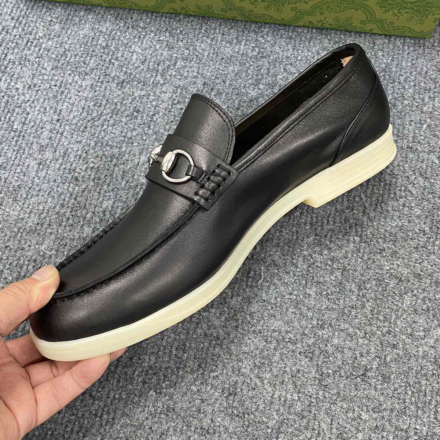 Gucci Men's Loafer With Horsebit - DesignerGu