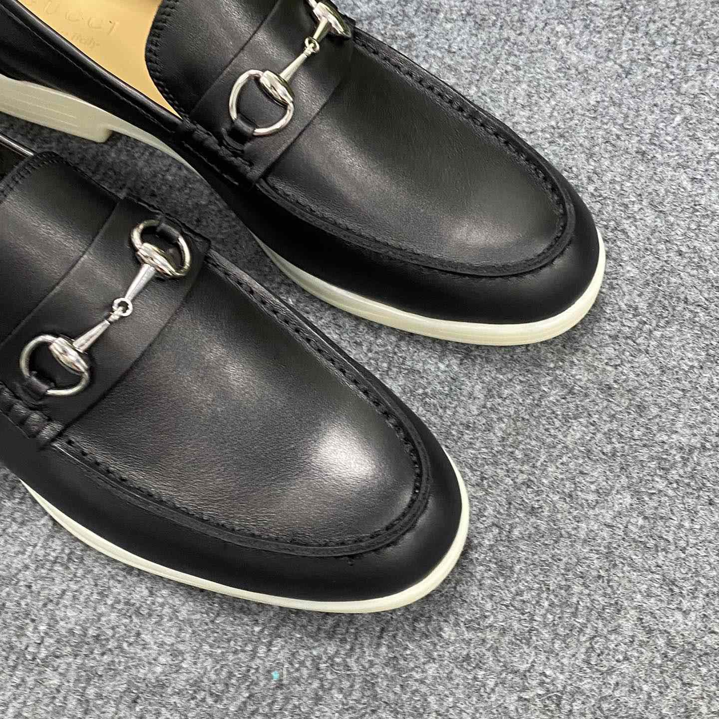 Gucci Men's Loafer With Horsebit - DesignerGu