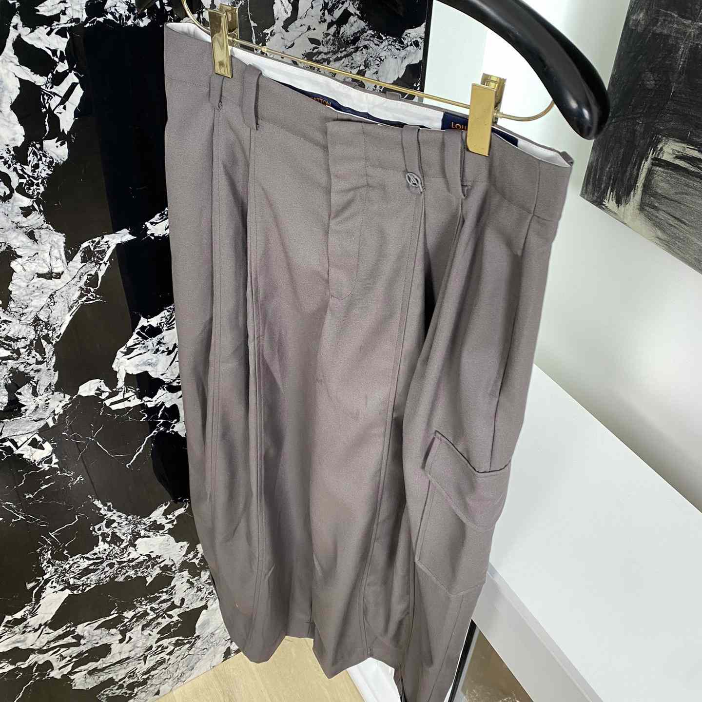 Louis Vuitton Pants - DesignerGu