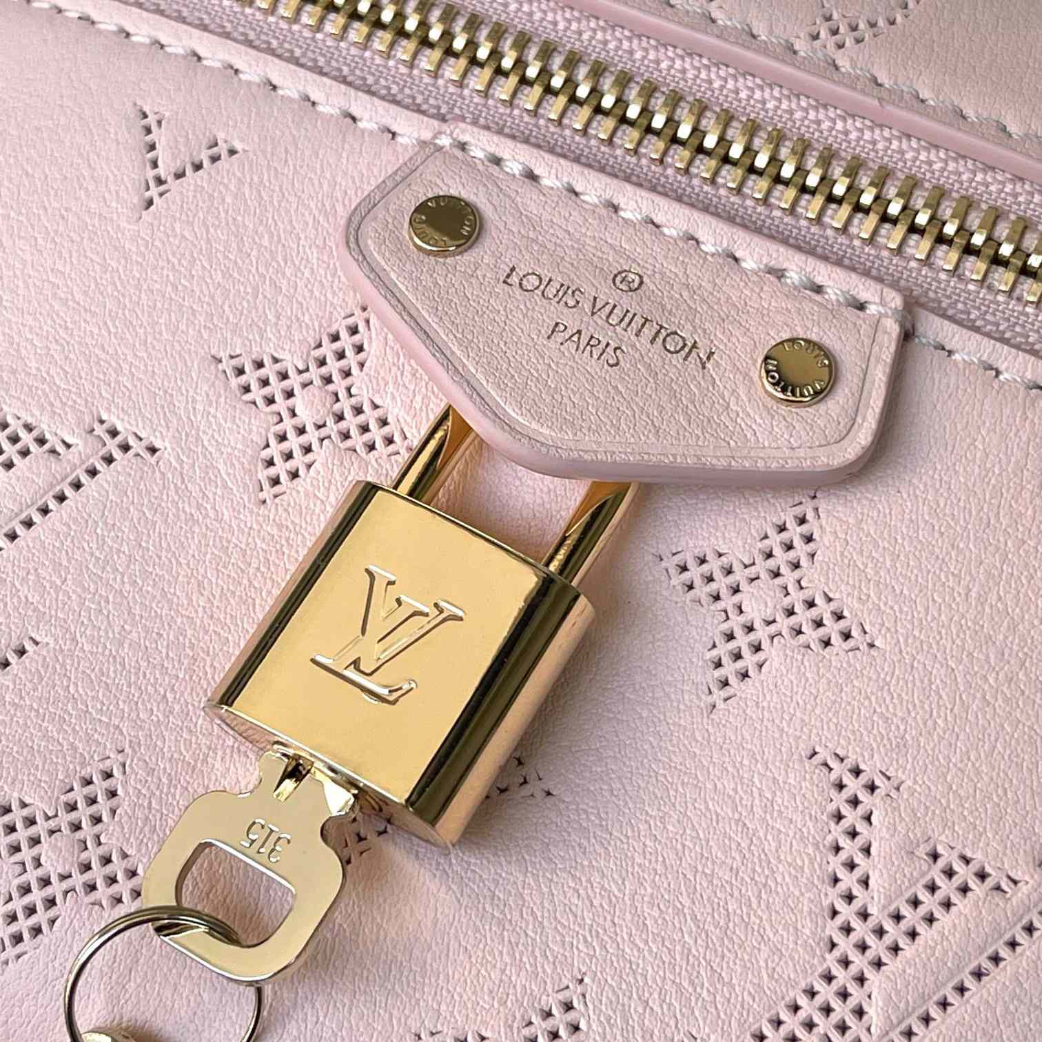 Louis Vuitton Vanity Pouch  M11298 - DesignerGu