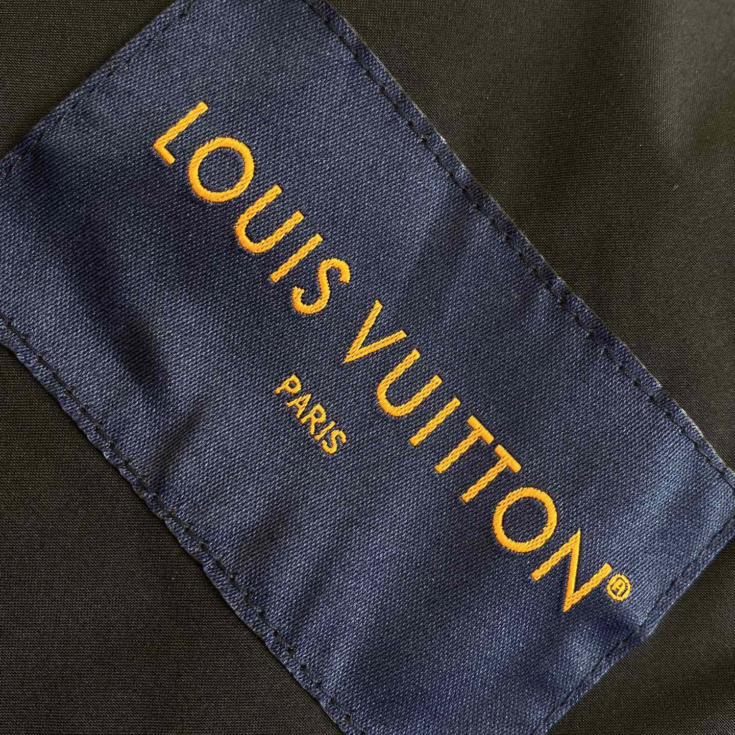 Louis Vuitton Down Blouson   1AFA37 - DesignerGu