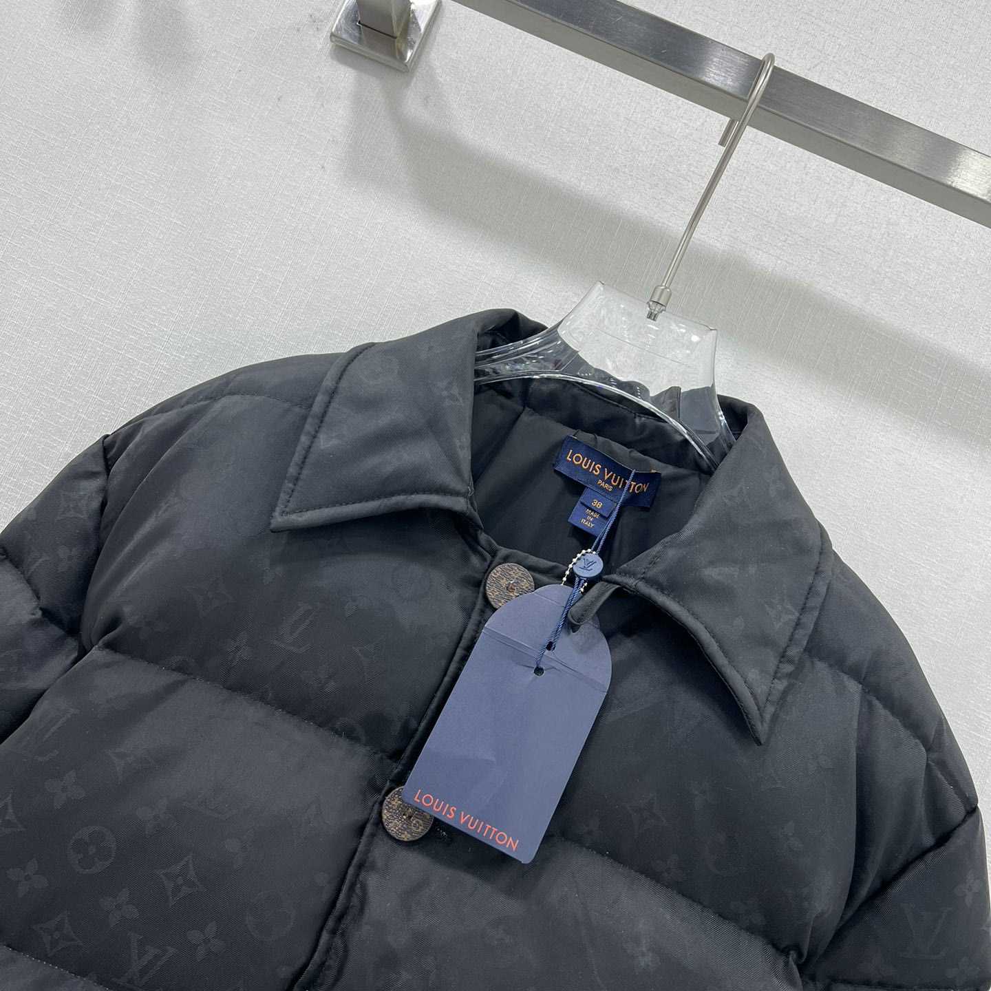 Louis Vuitton Cropped Monogram Puffer Jacket   1AFUIQ - DesignerGu