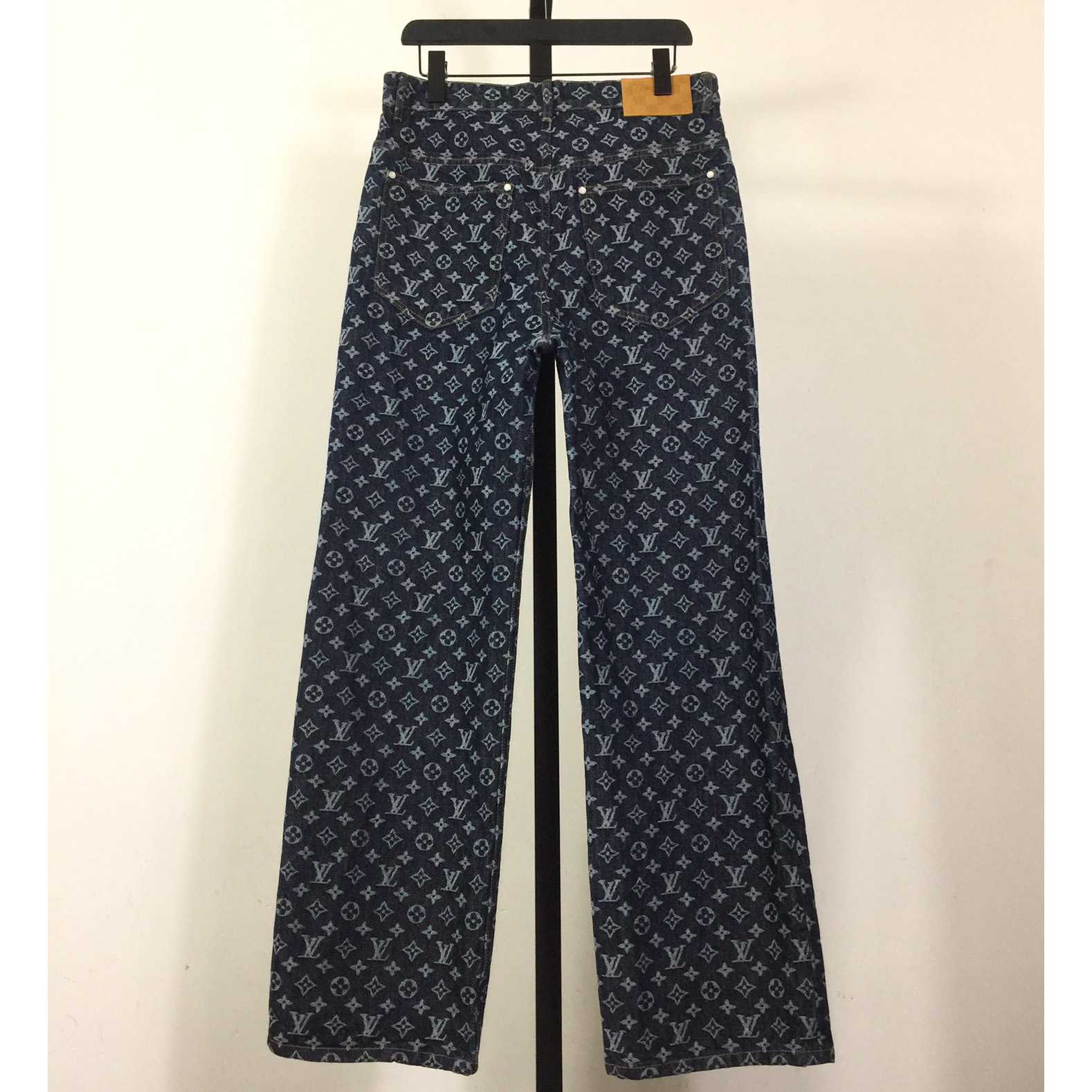 Louis Vuitton Monogram Jacquard Denim Skate Pants  1AFX30 - DesignerGu