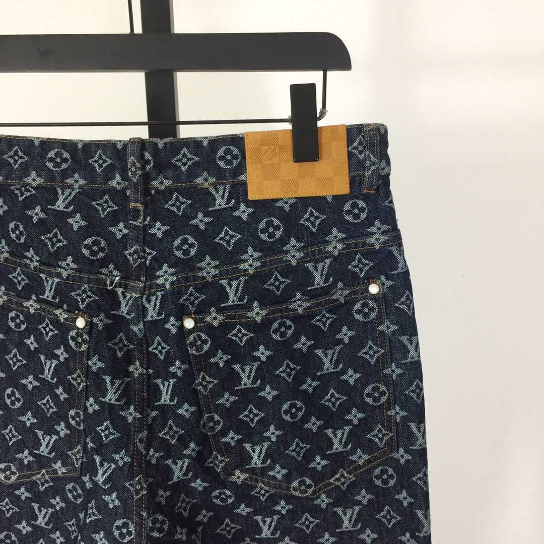 Louis Vuitton Monogram Jacquard Denim Skate Pants  1AFX30 - DesignerGu