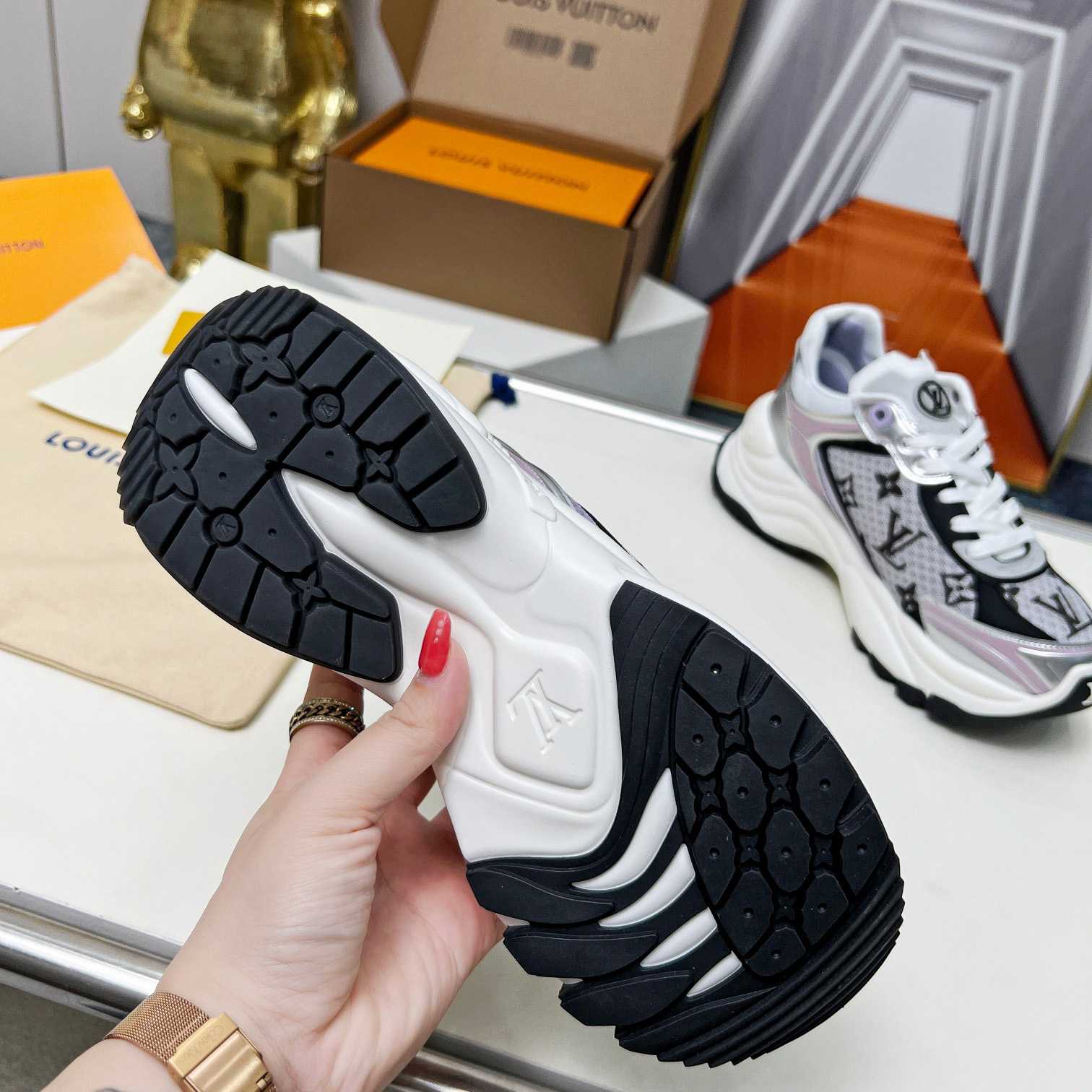 Louis Vuitton Run 55 Sneaker        1AD2PF - DesignerGu