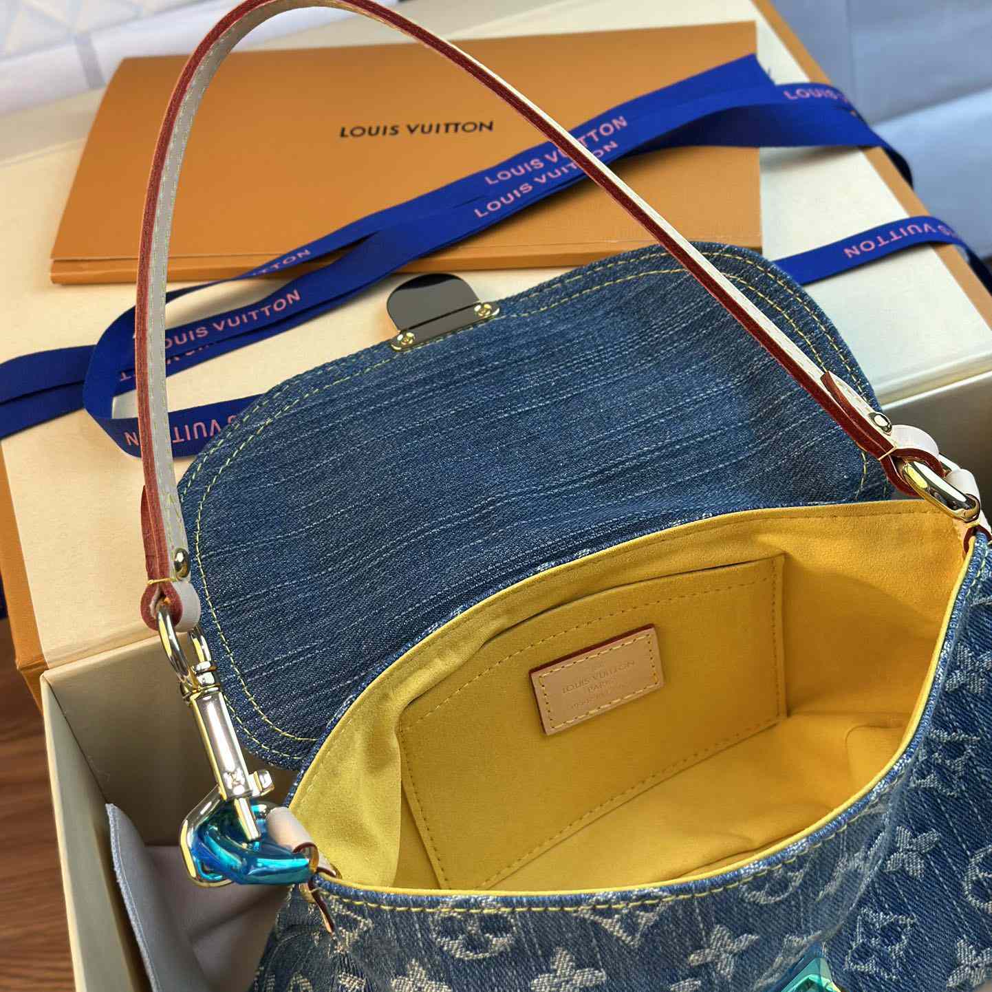 Louis Vuitton 2006 Mini Pleaty Shoulder Bag - DesignerGu