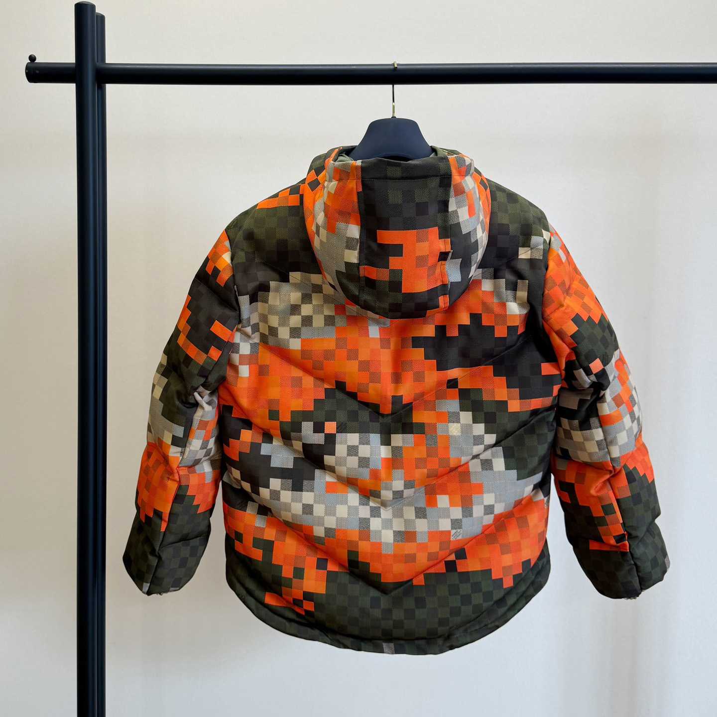 Louis Vuitton Printed Puffer Jacket   1AFXPH - DesignerGu