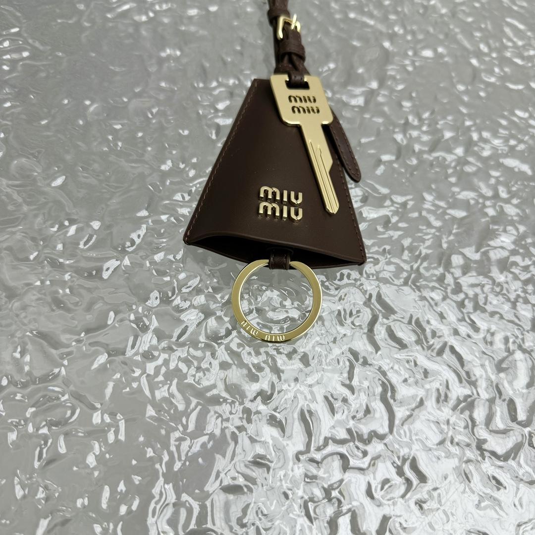 Miu Miu Logo-lettering Leather Trick - DesignerGu