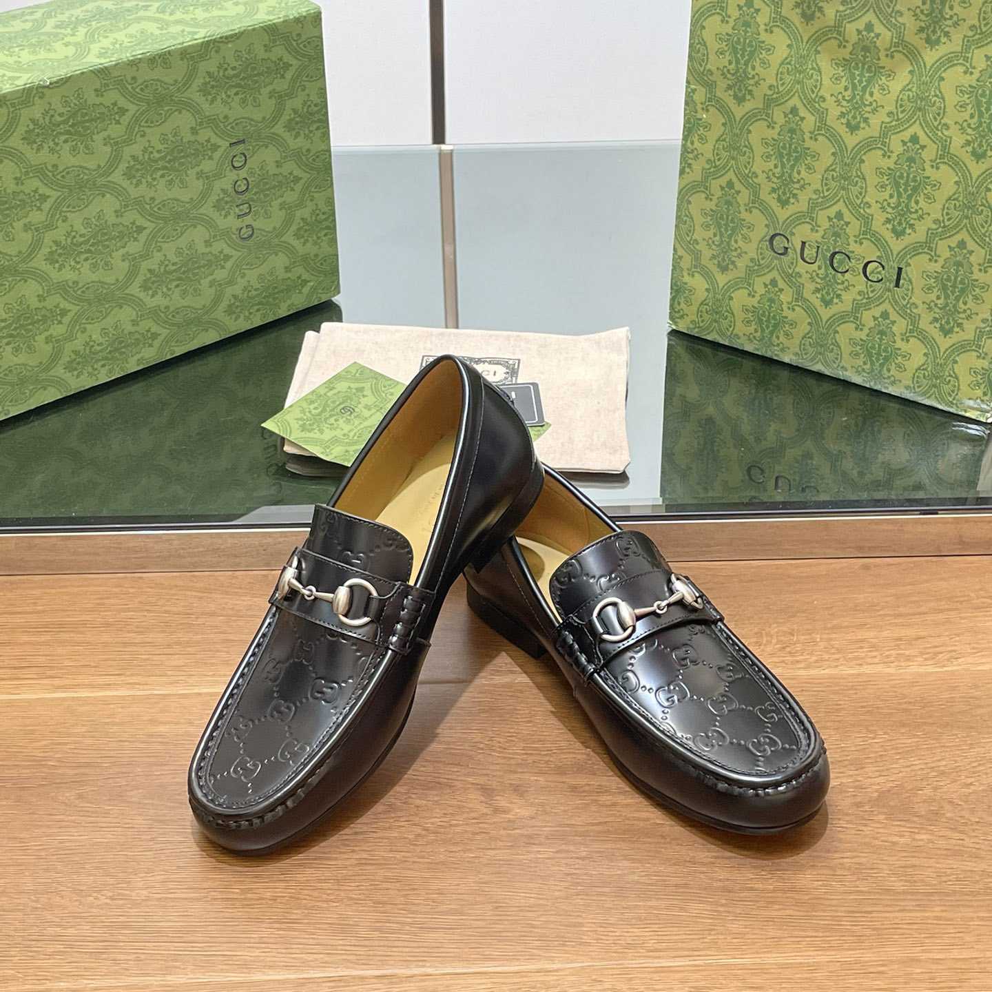 Gucci Men's Loafer With Horsebit - DesignerGu