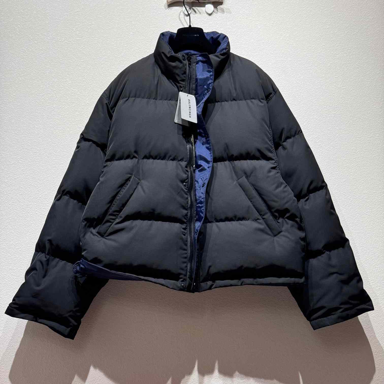 Balenciaga Loop Sports Icon Reversible Puffer In Black - DesignerGu