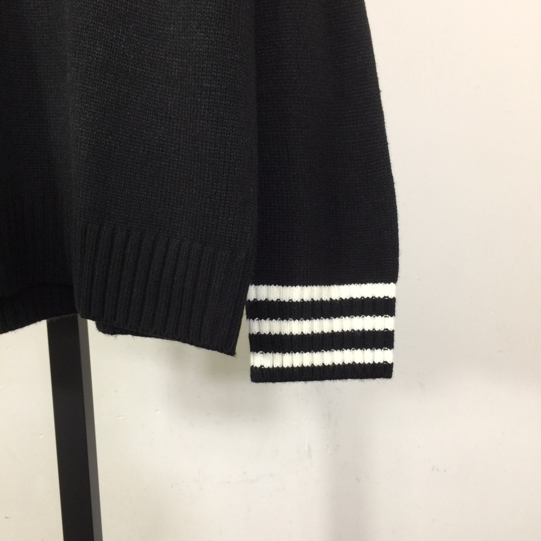 Prada Logo Sweater - DesignerGu