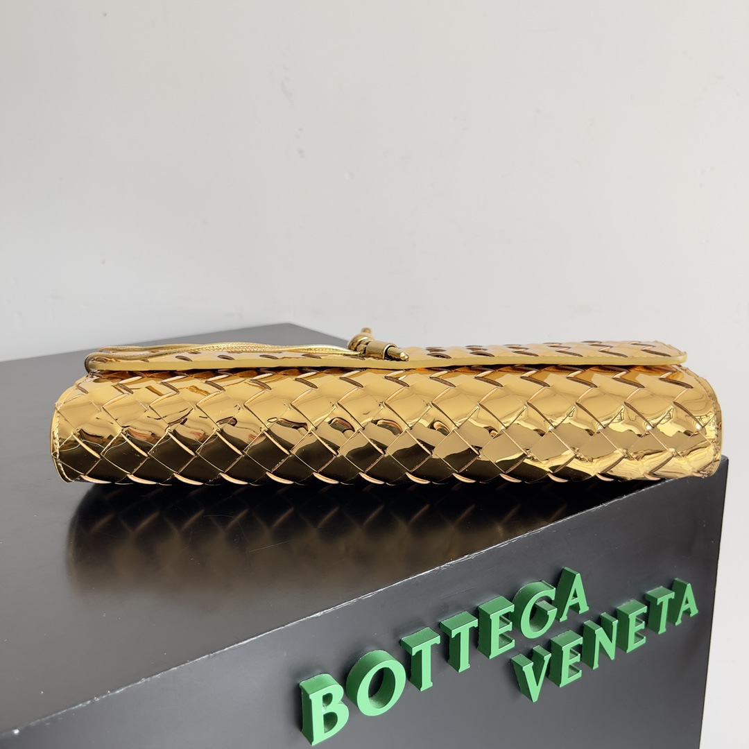 Bottega Veneta Andiamo Clutch 31*13*3cm - DesignerGu