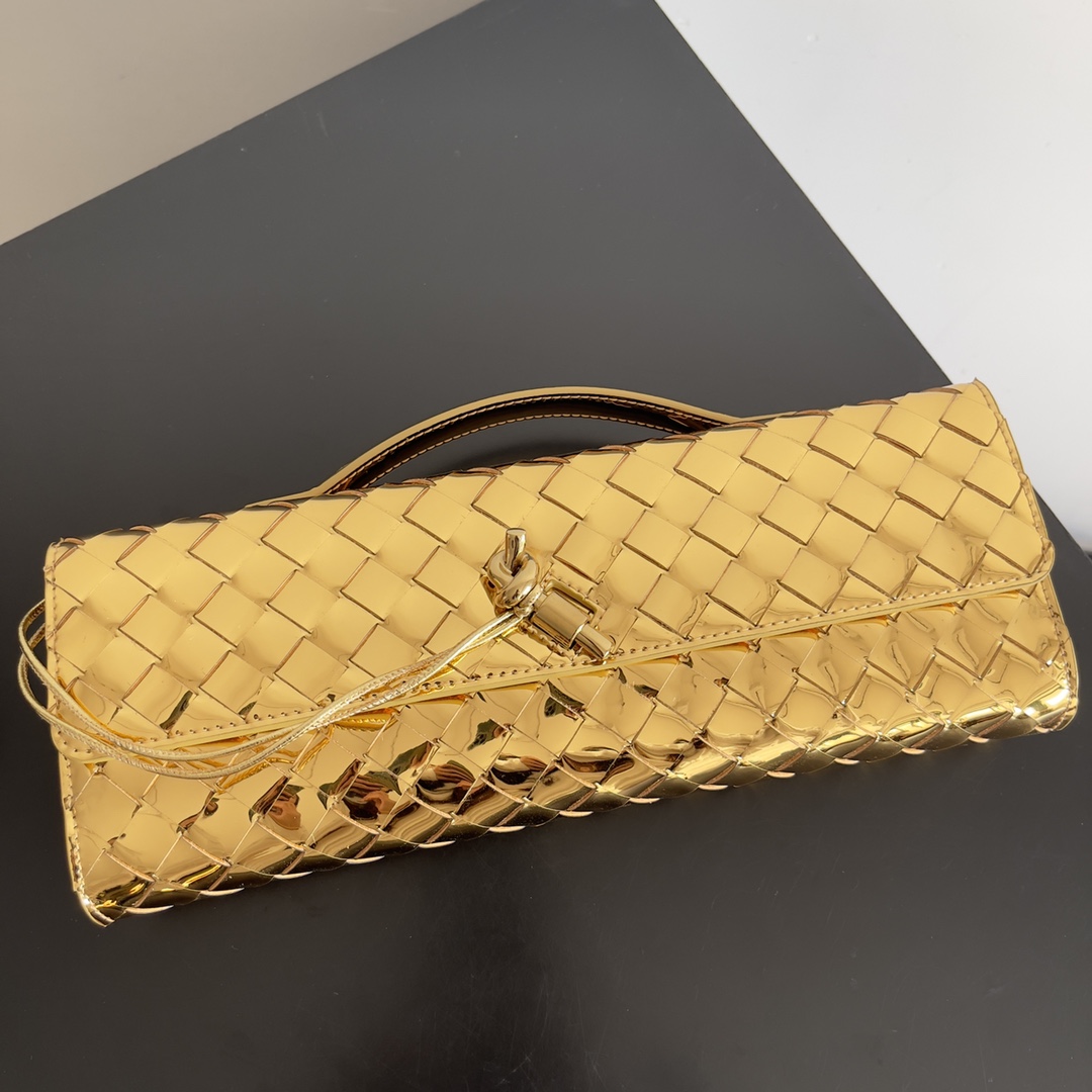 Bottega Veneta Andiamo Clutch 31*13*3cm - DesignerGu