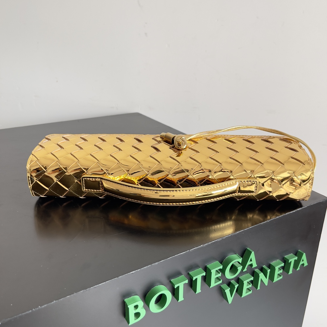 Bottega Veneta Andiamo Clutch 31*13*3cm - DesignerGu