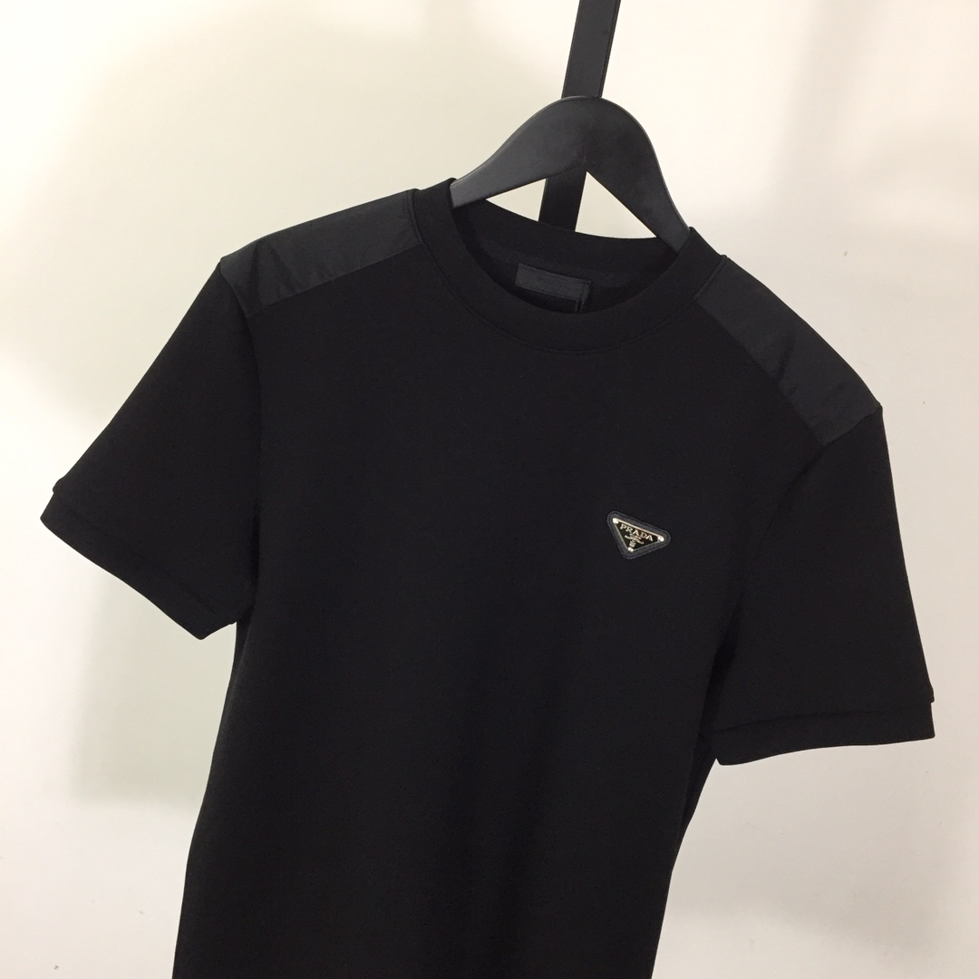 Prada Logo Cotton T-shirt - DesignerGu