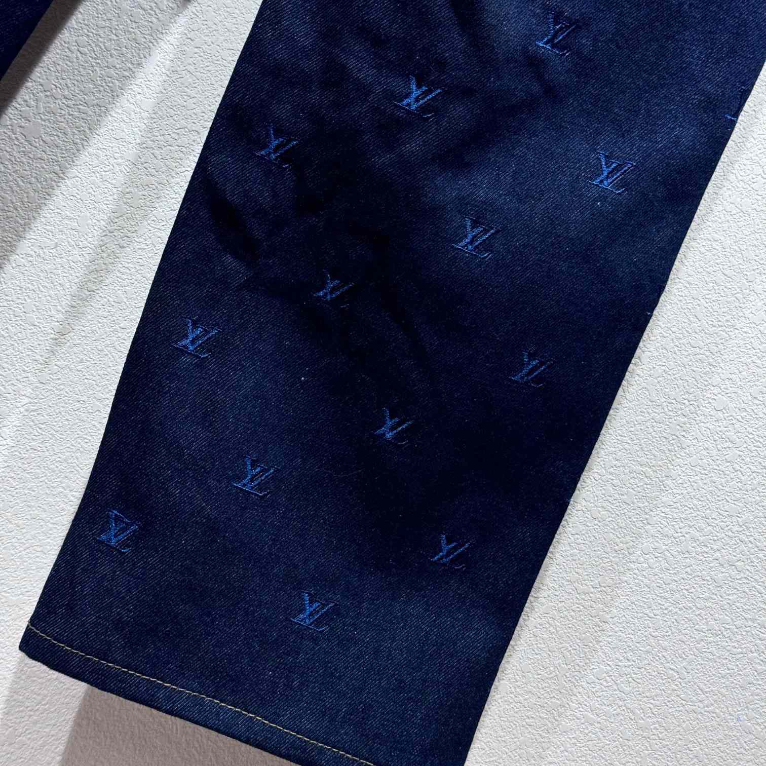 Louis Vuitton LV Blason Embroidered Denim Pants    1AFY23 - DesignerGu