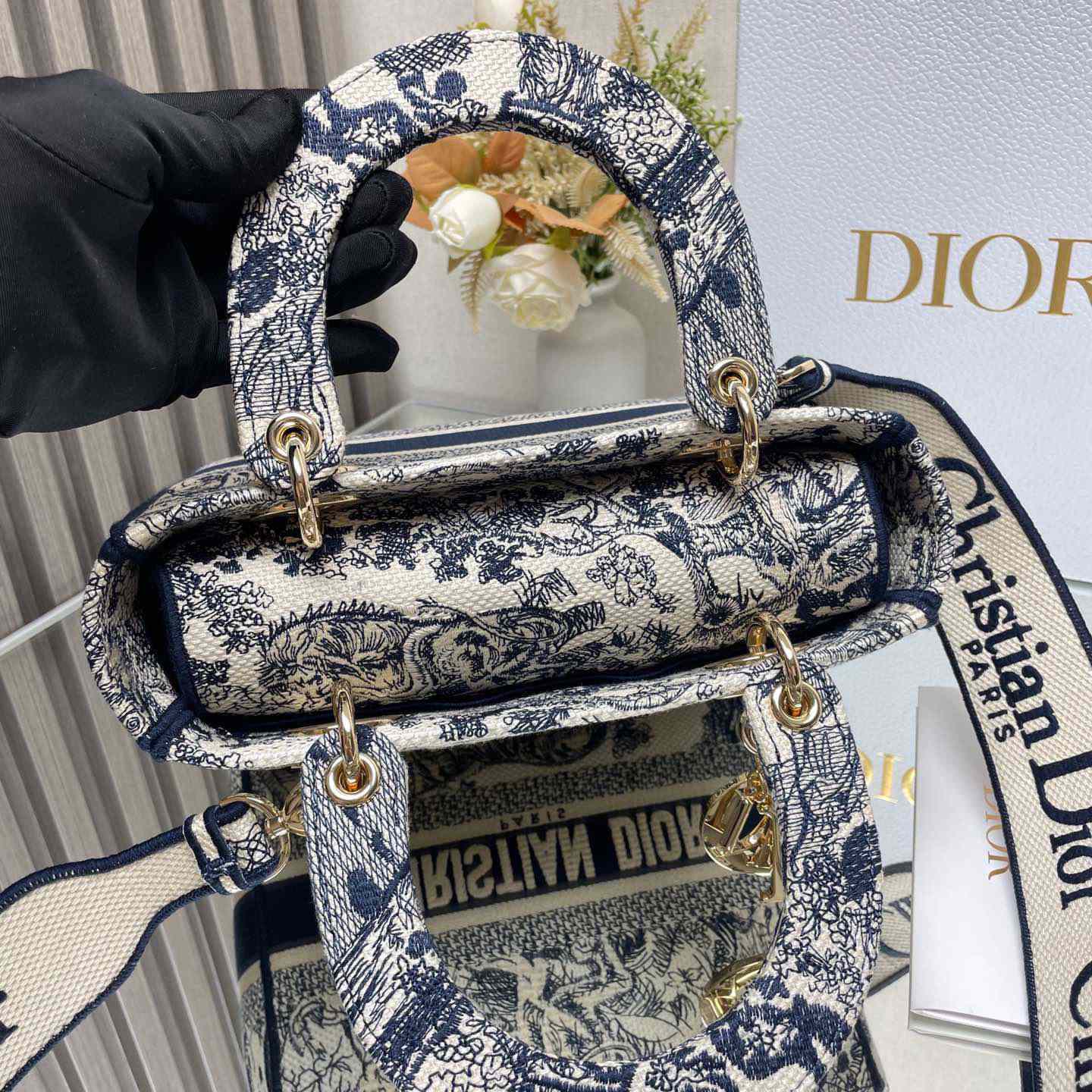 Dior Dioramour Medium Lady D-Lite Bag - DesignerGu