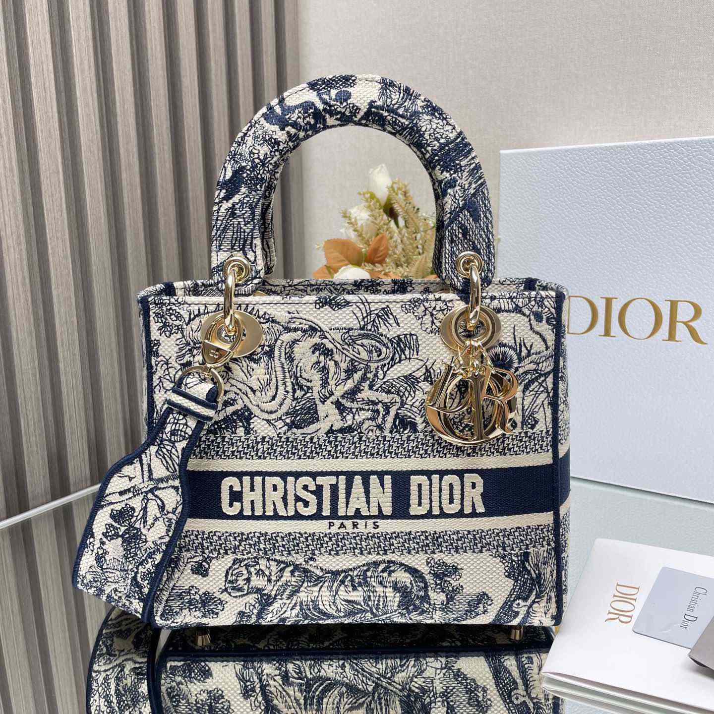 Dior Dioramour Medium Lady D-Lite Bag - DesignerGu