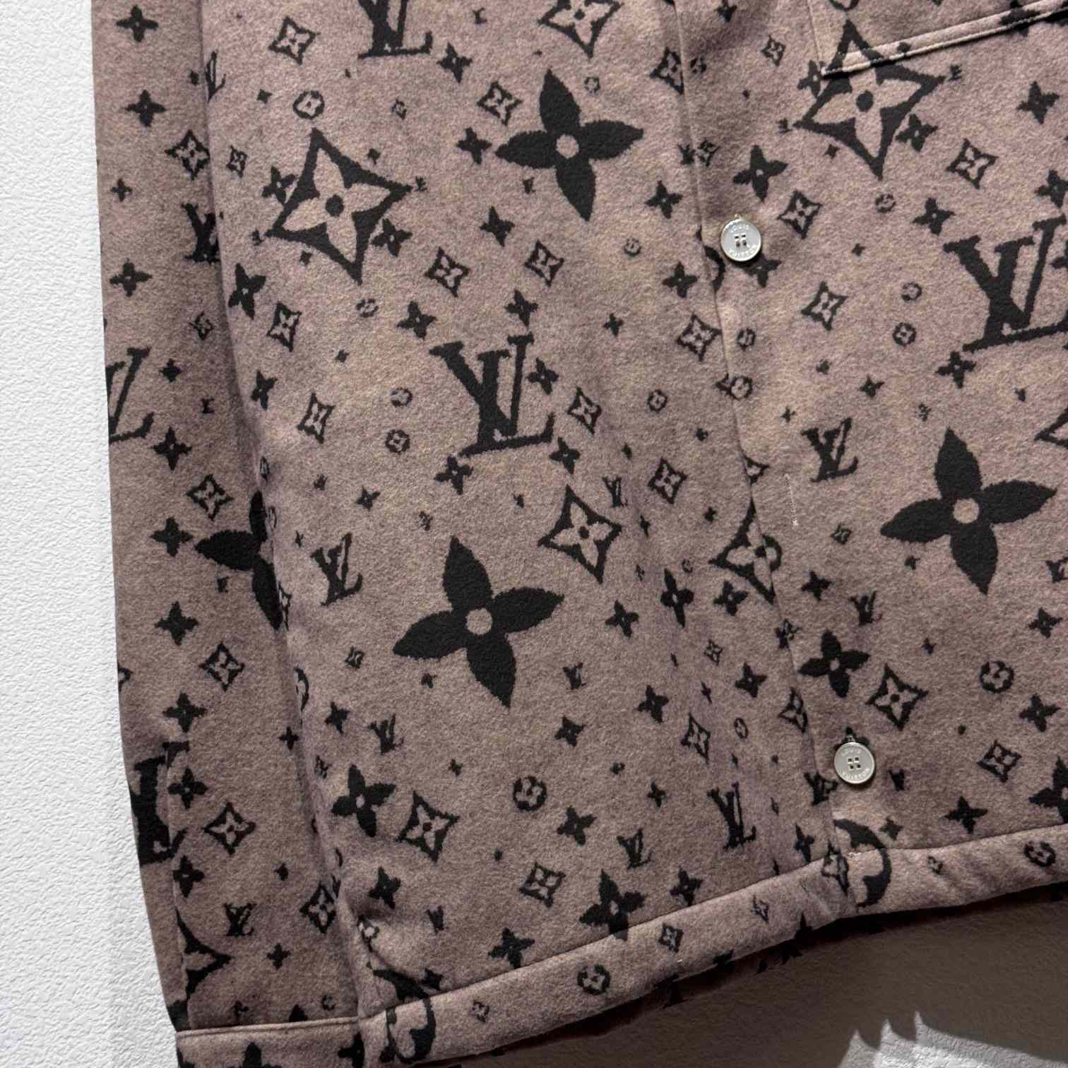 Louis Vuitton Monogram Double Face Wool, Silk And Cashmere-Blend Overshirt  1AFYF7 - DesignerGu