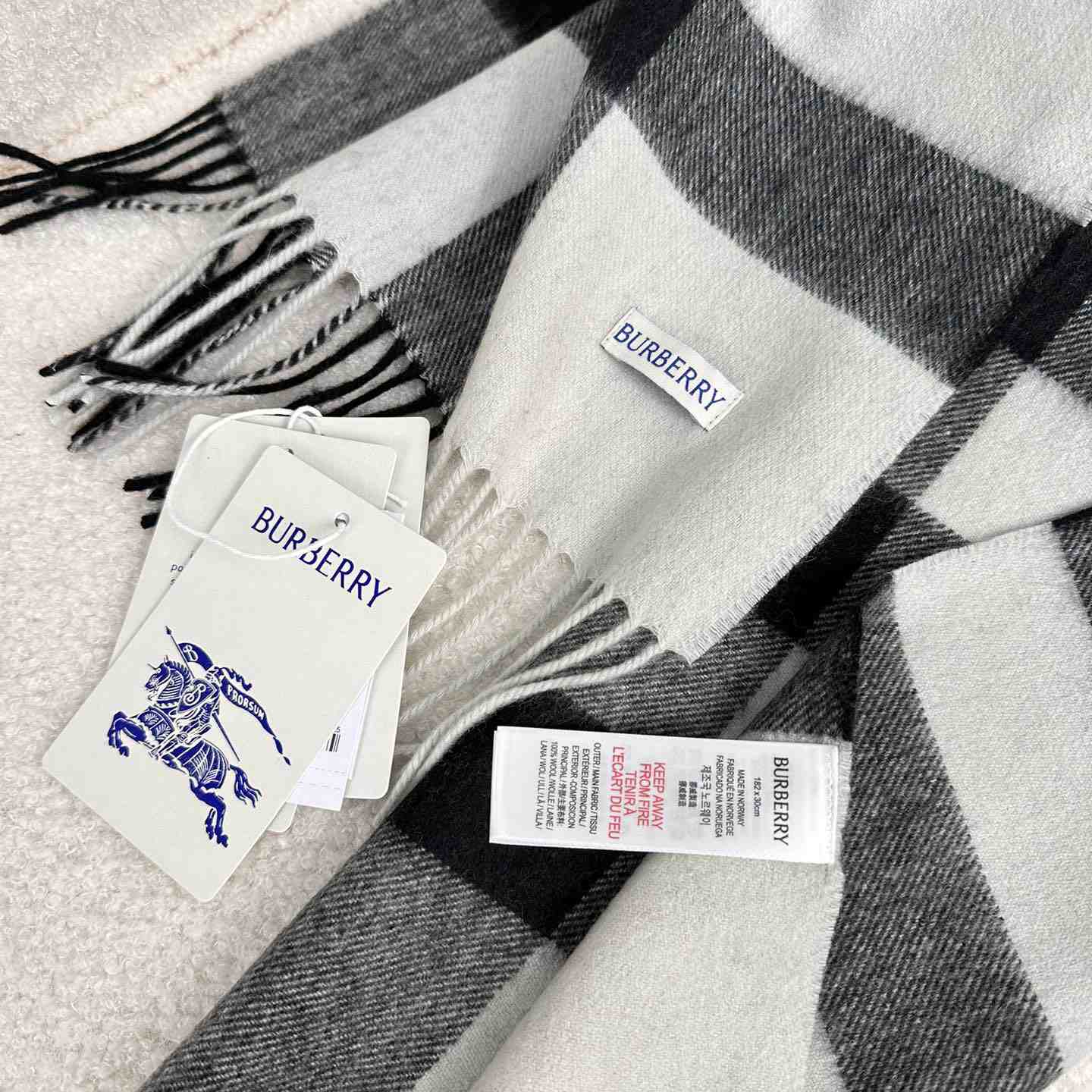 Burberry Scarf   180*40cm - DesignerGu