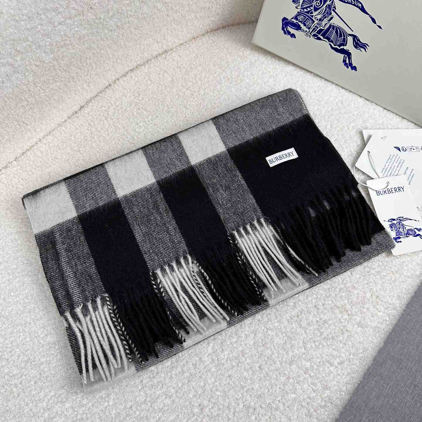 Burberry Scarf   180*40cm - DesignerGu