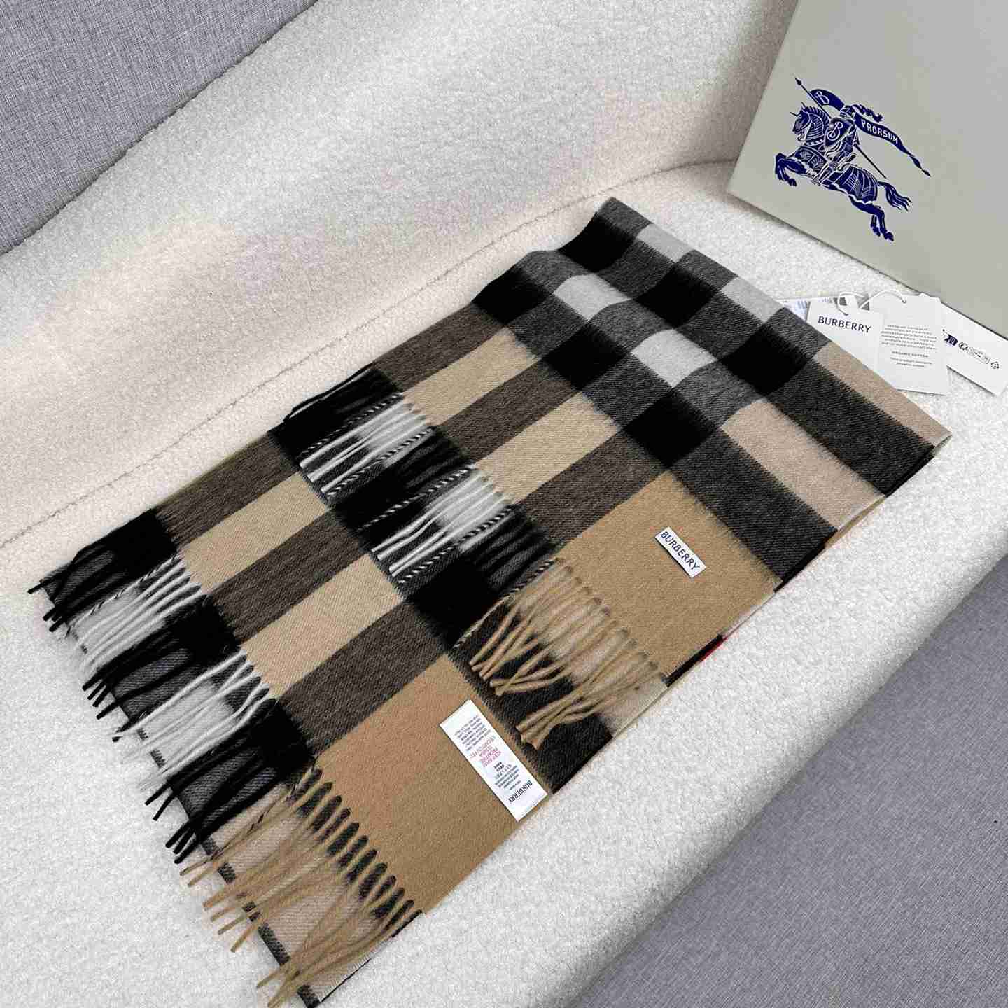 Burberry Scarf   180*40cm - DesignerGu