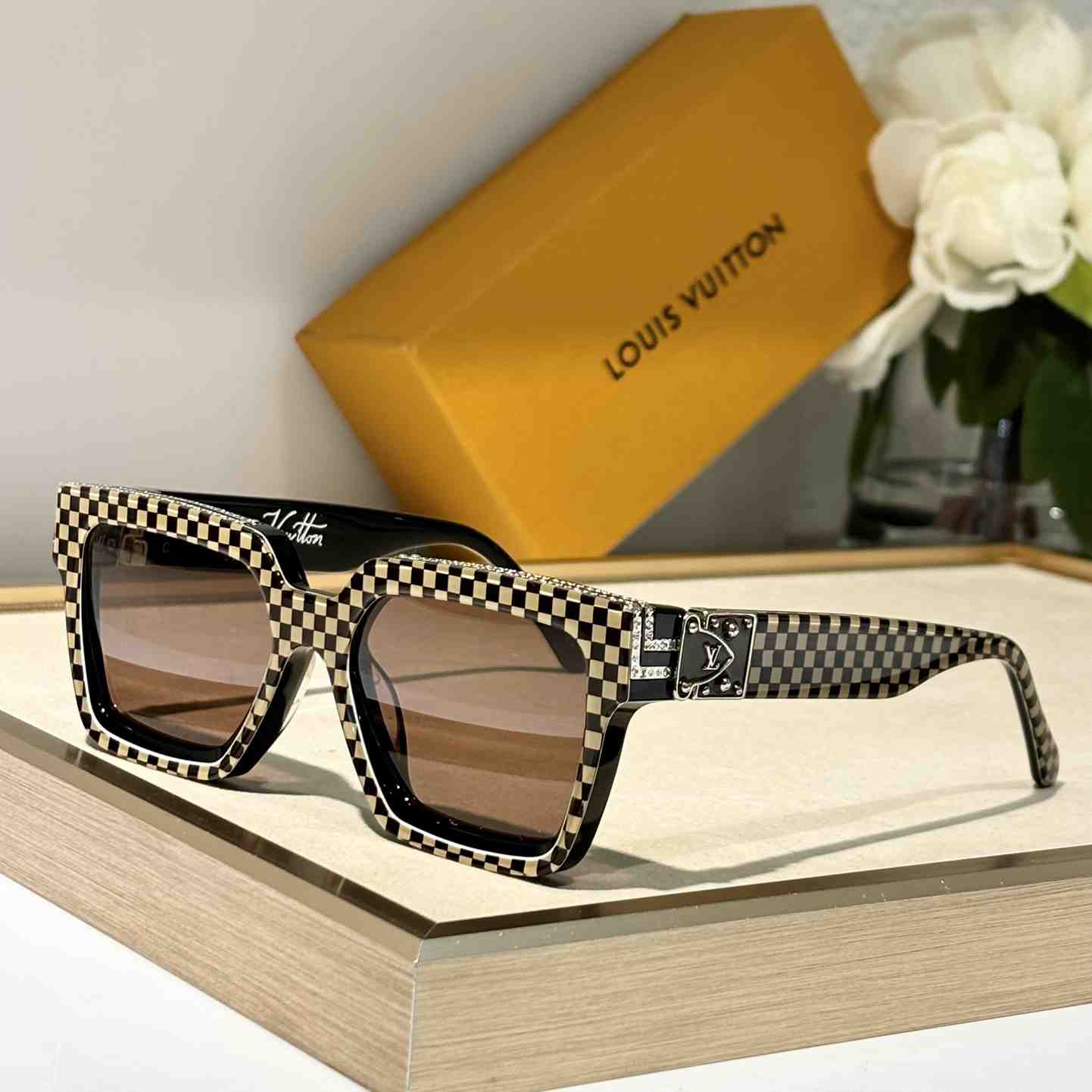 Louis Vuitton 1.1 Millionaires Damier Pop Sunglasses  Z2394W - DesignerGu