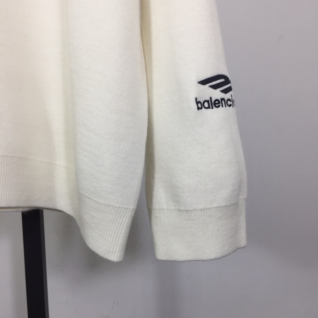 Balenciaga Ski Crewneck In White - DesignerGu