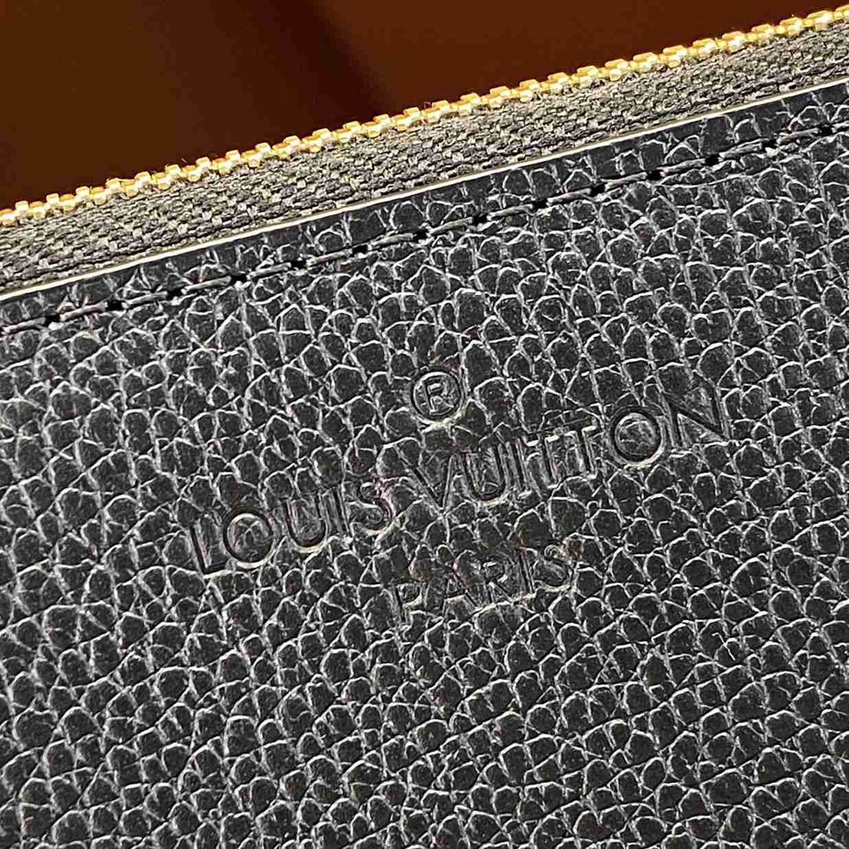 Louis Vuitton Daily Pouch  M62048 - DesignerGu