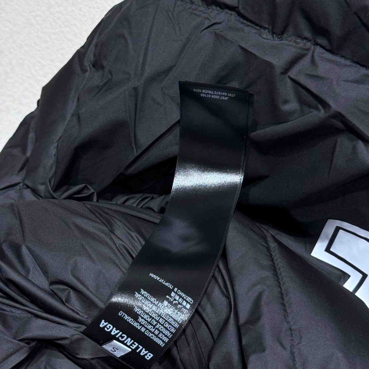 Balenciaga Soccer Oversized Puffer Jacket - DesignerGu